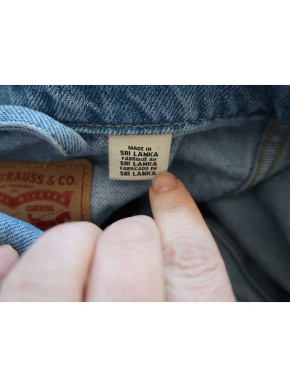 Levis XL Distressed Denim Jacket Blue 100% Cotton Light Wash - Picture 9 of 10